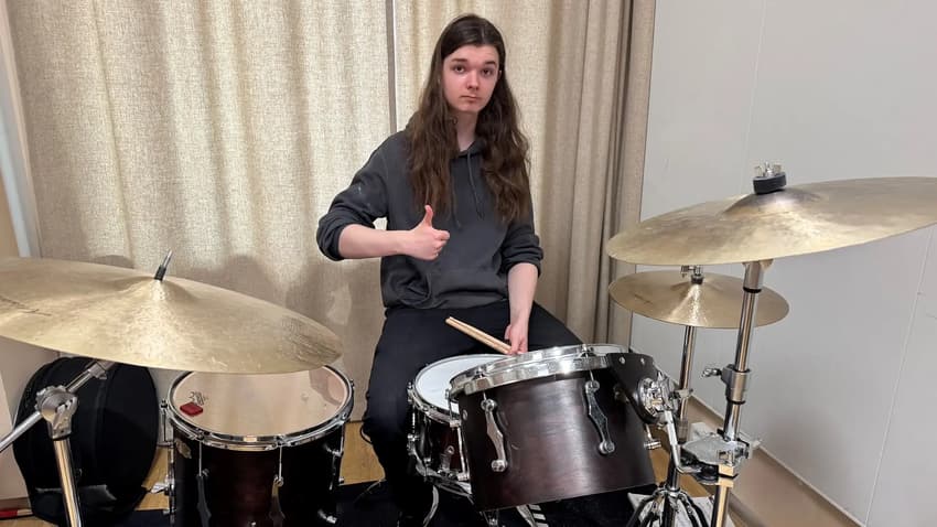 ”Musiikki auttaa minua puskemaan eteenpäin hetkinä kuin hetkinä” Ammattiopisto Liven musiikkialan opiskelija Mauno Ollila kulkee kohti unelmiaan
